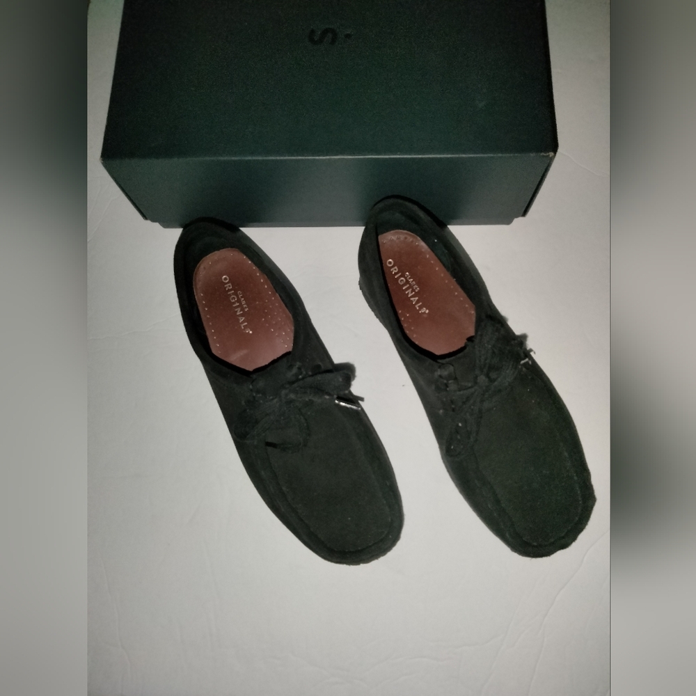 Clark's Original (Size 9) Black Suede Wallabee Lace Up Gum Sole Shoes